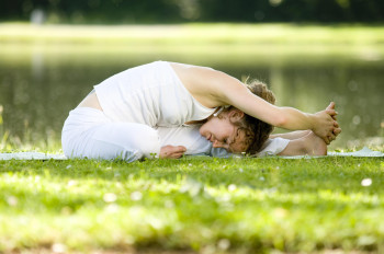 yoga au der Wiese