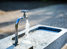 Wasserhahn im Freien