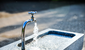 Wasserhahn im Freien